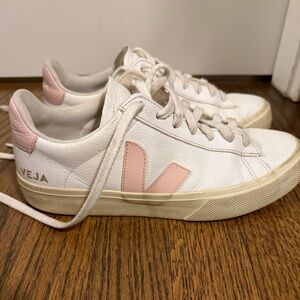 Veja Campo Size 7/38 in White/Pink